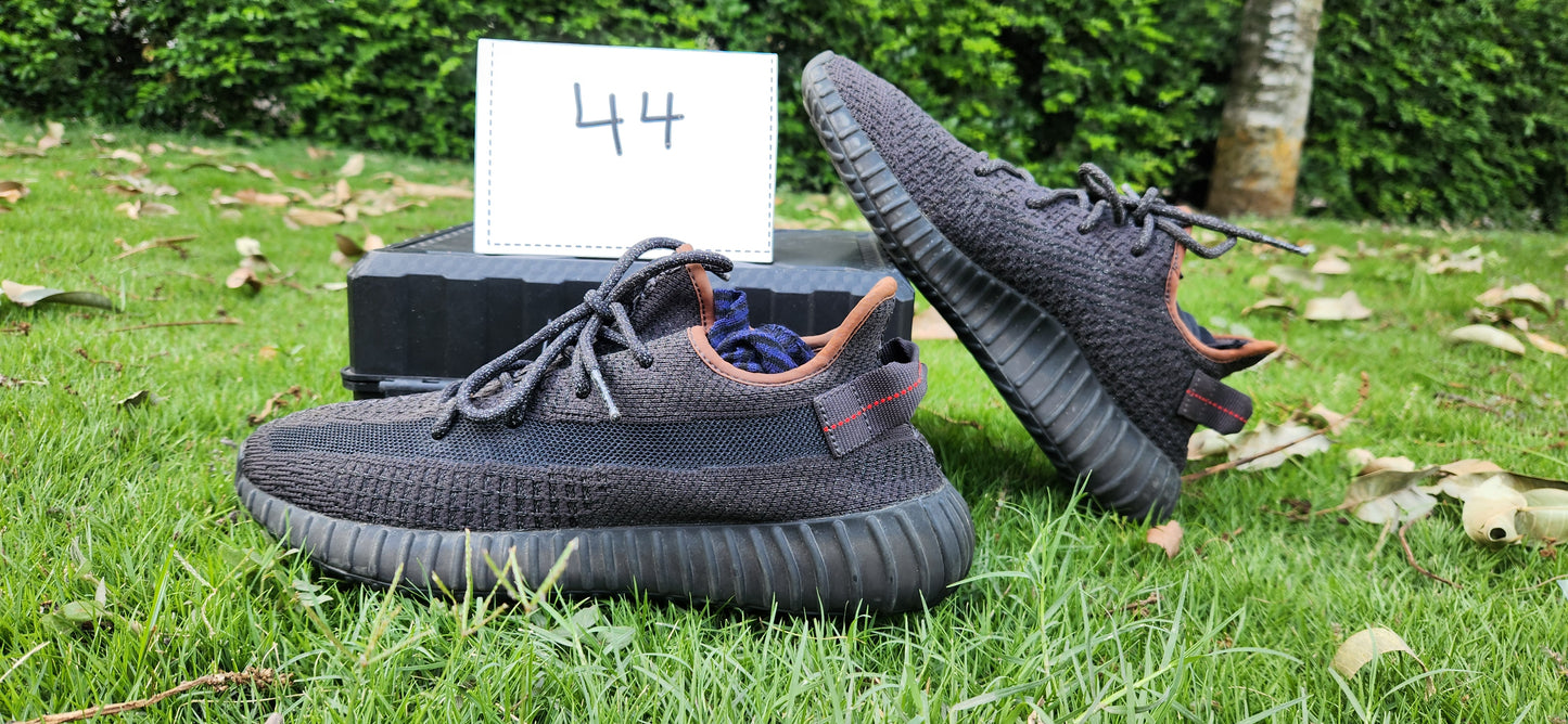 Adidas Yeezy Boost 350 V2 - Size EU 44 / US Men's 10